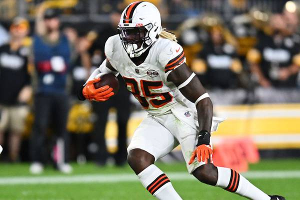 Cleveland Browns tight end David Njoku suffers burns to arm, face